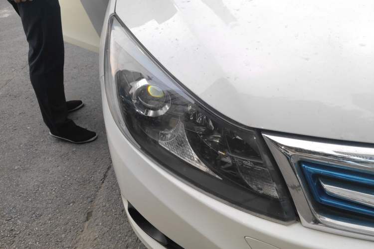 Used BYD e5 2017 300 Prestige Edition Right Front Headlight