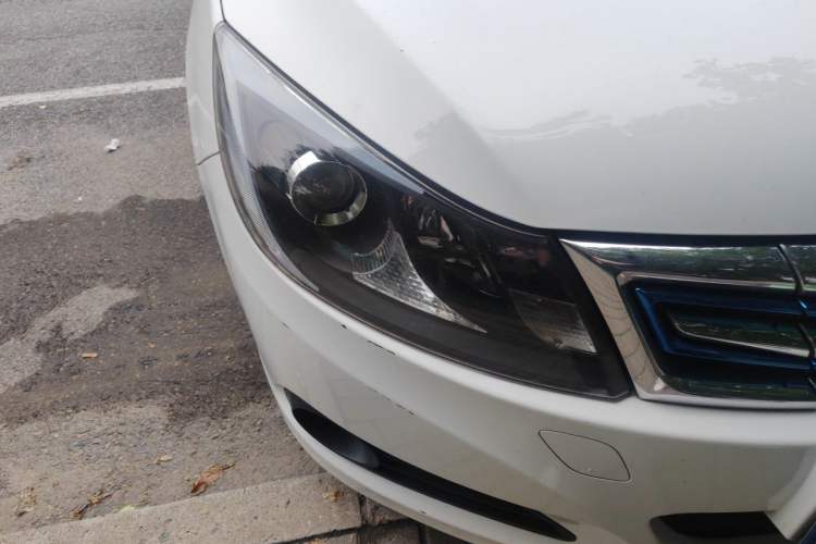 Used BYD e5 2017 300 Prestige Edition Right Front Headlight
