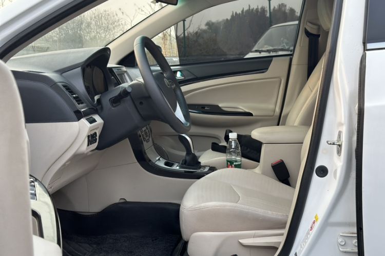 Used BYD e5 2017 300 Prestige Edition Right Front Seat
