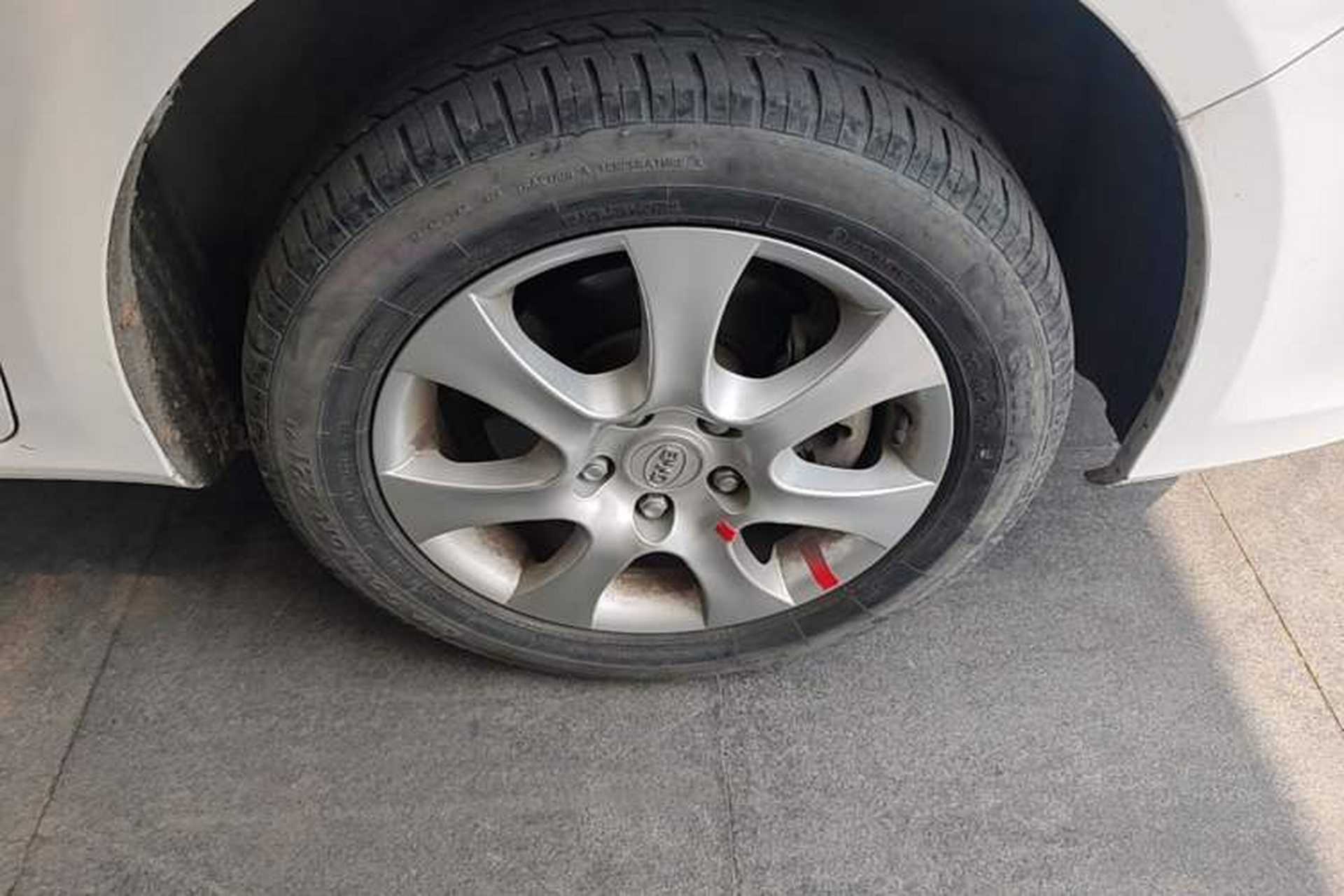 Used BYD e5 2017 300 Prestige Edition Right Front Wheel Hub