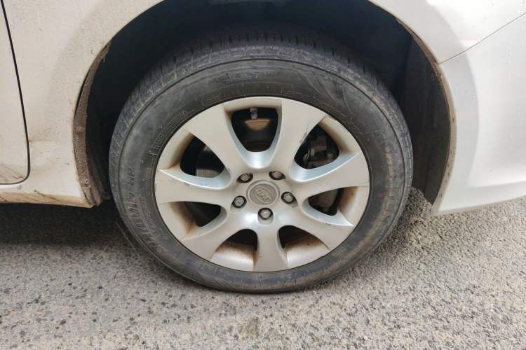 Used BYD e5 2017 300 Prestige Edition Right Front Wheel Hub