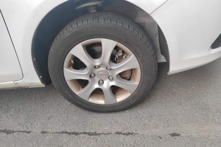 Used BYD e5 2017 300 Prestige Edition Right Front Wheel Hub