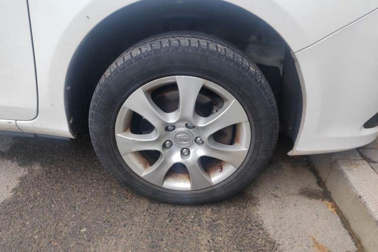 Used BYD e5 2017 300 Prestige Edition Right Front Wheel Hub