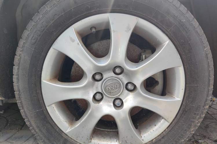 Used BYD e5 2017 300 Prestige Edition Right Front Wheel Hub
