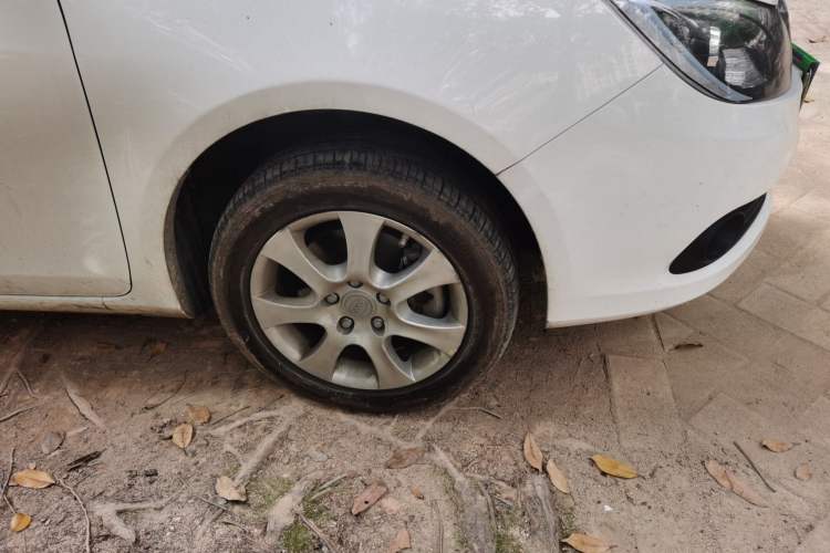 Used BYD e5 2017 300 Prestige Edition Right Front Wheel Hub