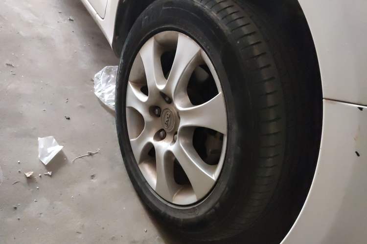 Used BYD e5 2017 300 Prestige Edition Right Front Wheel Hub
