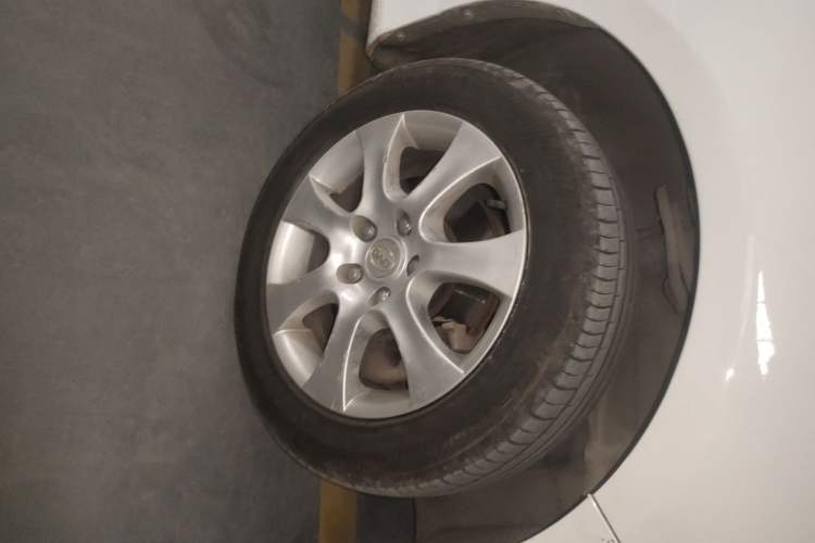 Used BYD e5 2017 300 Prestige Edition Right Front Wheel Hub