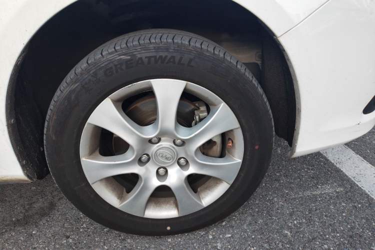 Used BYD e5 2017 300 Prestige Edition Right Front Wheel Hub