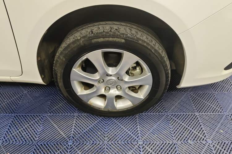 Used BYD e5 2017 300 Prestige Edition Right Front Wheel Hub