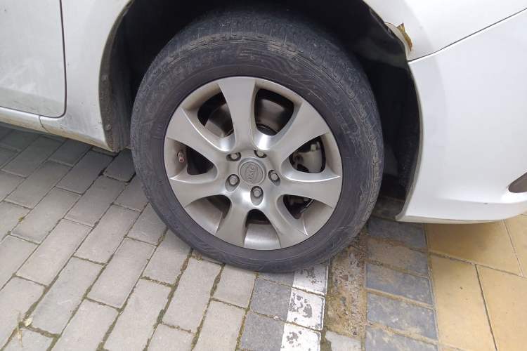 Used BYD e5 2017 300 Prestige Edition Right Front Wheel Hub