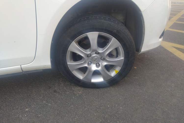 Used BYD e5 2017 300 Prestige Edition Right Front Wheel Hub