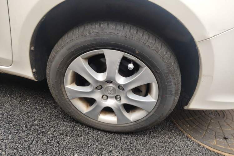 Used BYD e5 2017 300 Prestige Edition Right Front Wheel Hub