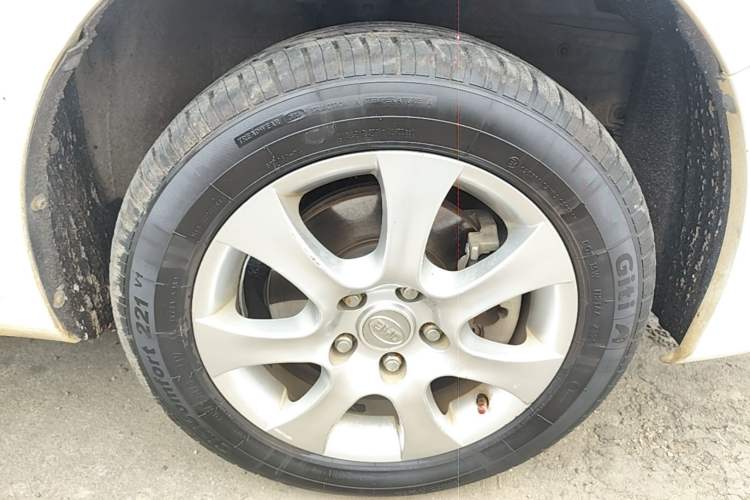 Used BYD e5 2017 300 Prestige Edition Right Front Wheel Hub