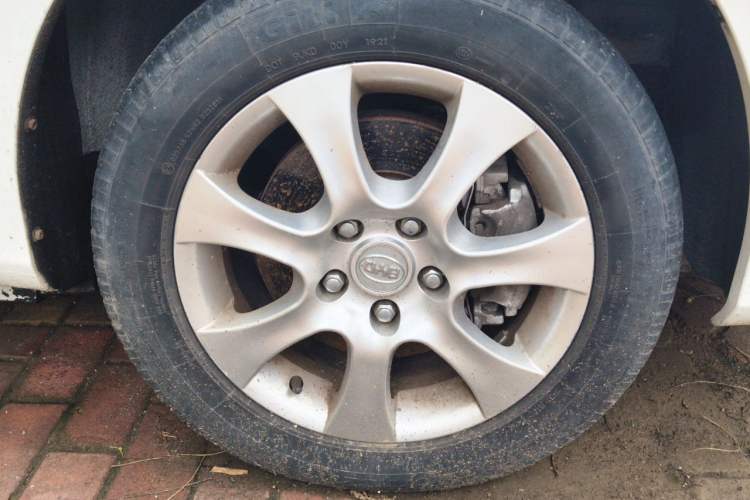 Used BYD e5 2017 300 Prestige Edition Right Front Wheel Hub