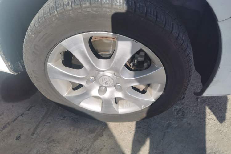 Used BYD e5 2017 300 Prestige Edition Right Front Wheel Hub