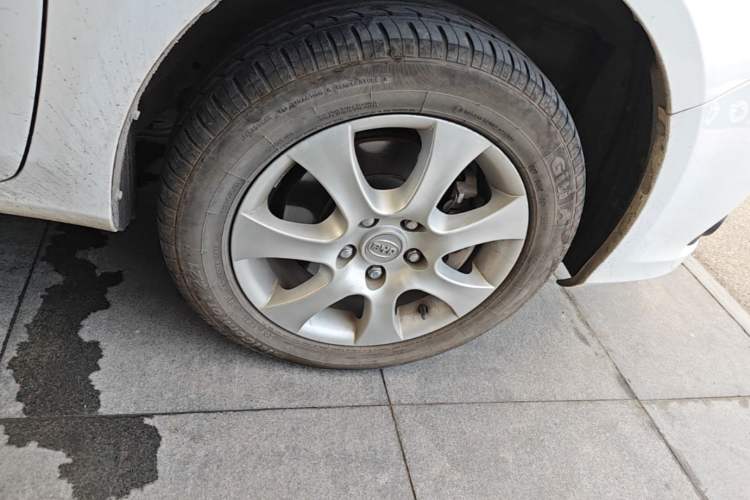 Used BYD e5 2017 300 Prestige Edition Right Front Wheel Hub