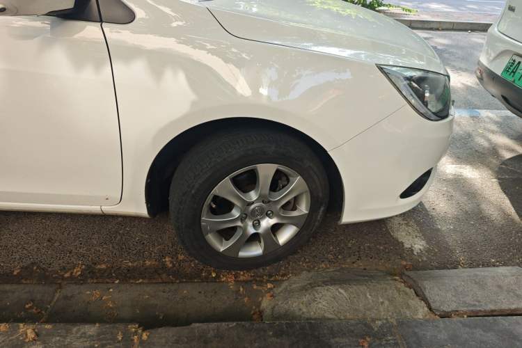 Used BYD e5 2017 300 Prestige Edition Right Front Wheel Hub