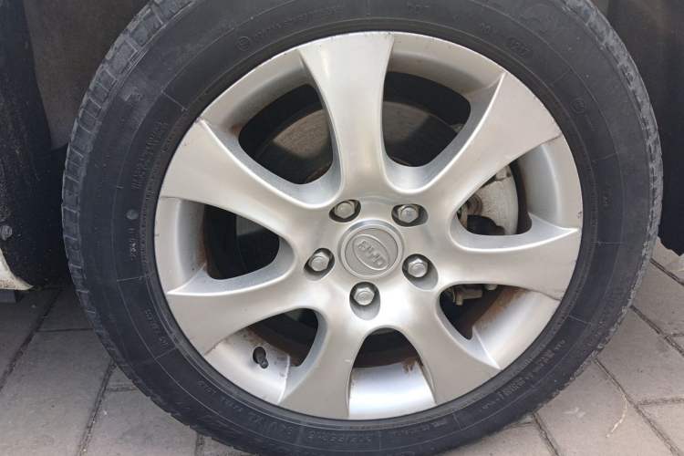 Used BYD e5 2017 300 Prestige Edition Right Front Wheel Hub