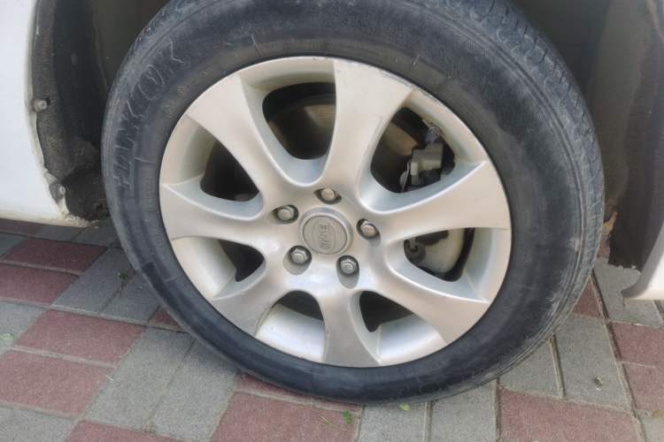 Used BYD e5 2017 300 Prestige Edition Right Front Wheel Hub