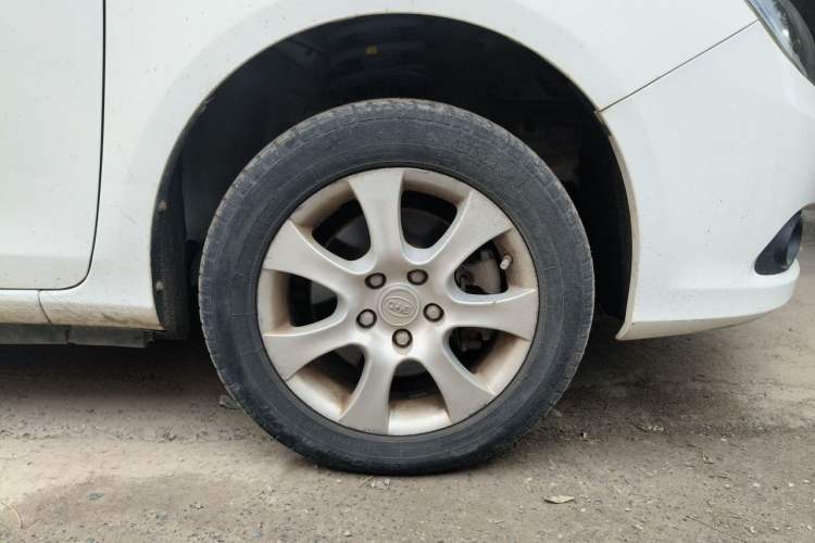 Used BYD e5 2017 300 Prestige Edition Right Front Wheel Hub