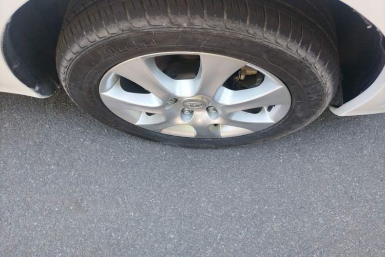 Used BYD e5 2017 300 Prestige Edition Right Front Wheel Hub