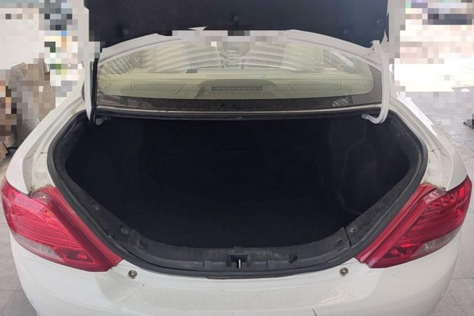 Used BYD e5 2017 300 Prestige Edition Trunk