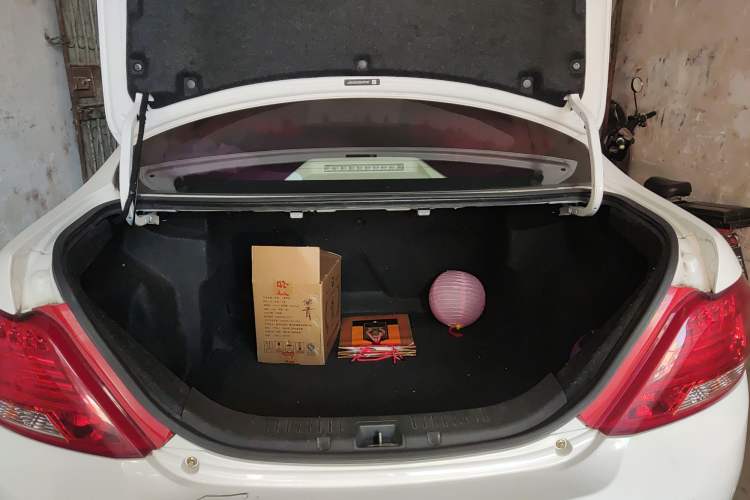Used BYD e5 2017 300 Prestige Edition Trunk