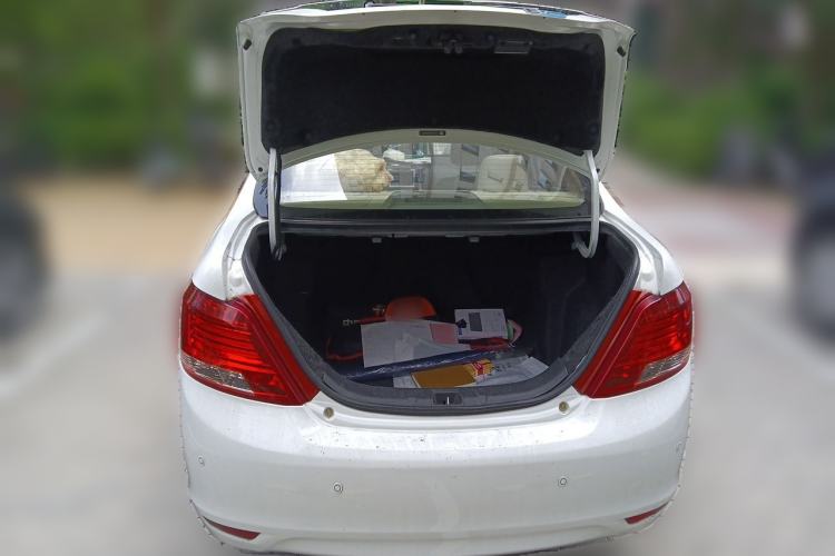 Used BYD e5 2017 300 Prestige Edition Trunk