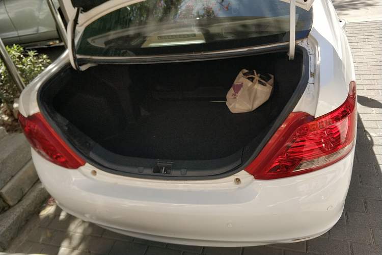 Used BYD e5 2017 300 e-Comfort Edition Trunk