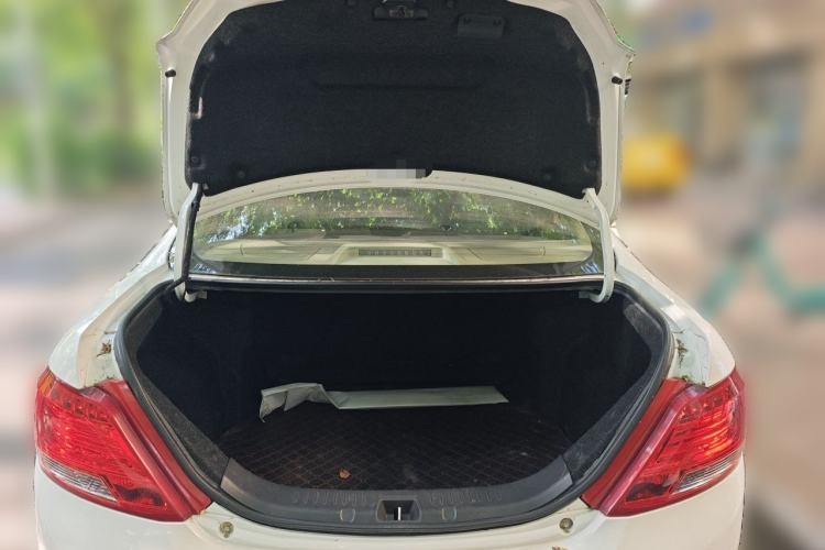 Used BYD e5 2017 300 Prestige Edition Trunk
