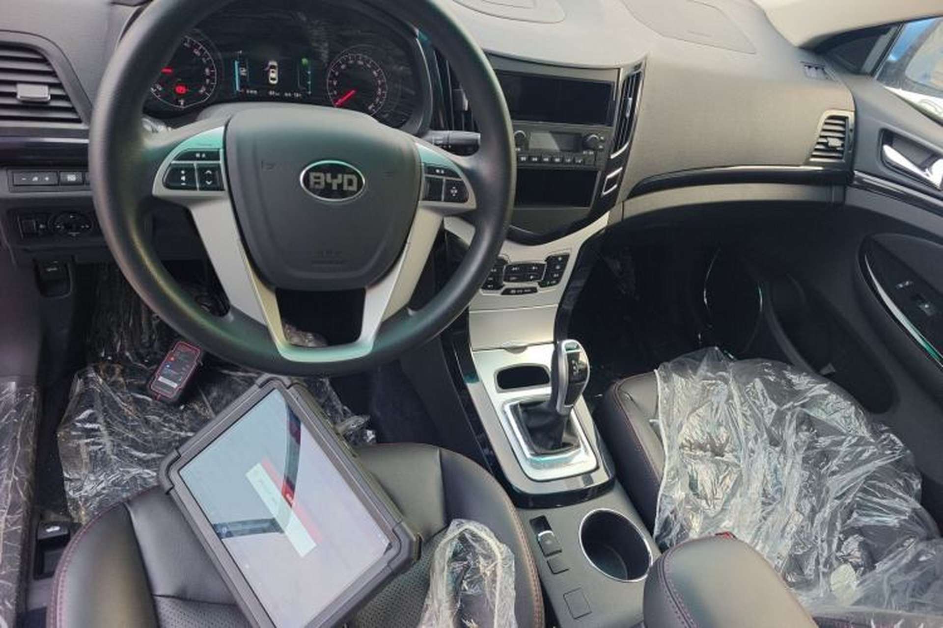 Used BYD e5 2018 Travel Edition Center Console