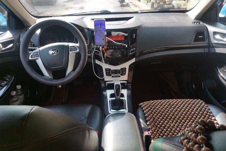 Used BYD e5 2018 Travel Edition Center Console