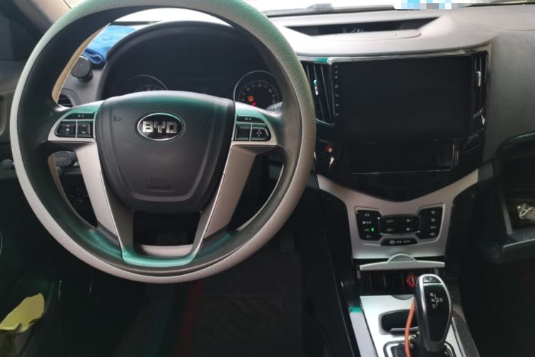 Used BYD e5 2018 Travel Edition Center Console