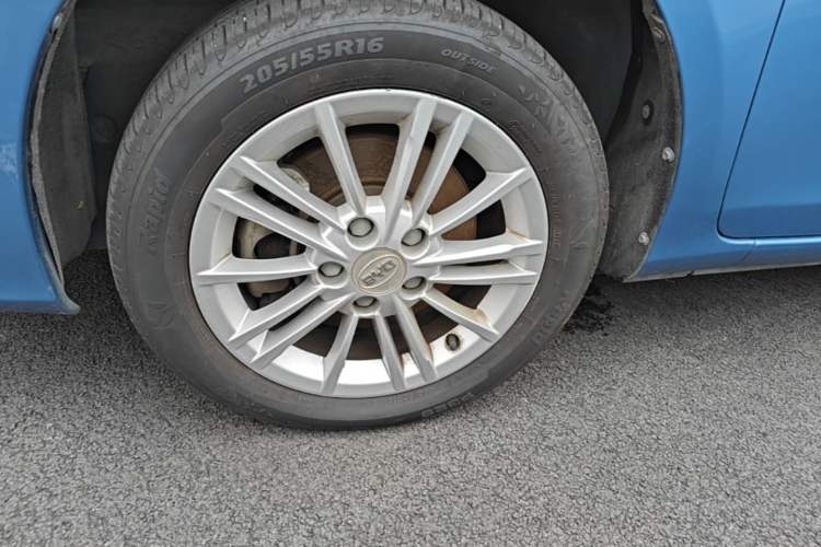 Used BYD e5 2018 Travel Edition Left Front Wheel Hub