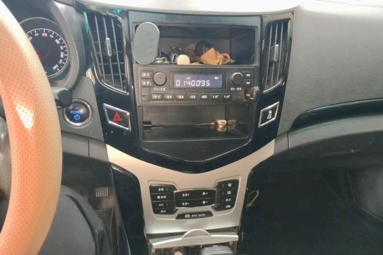 Used BYD e5 2018 450 Smart Connect Enjoyment Version Audio And AC Panel