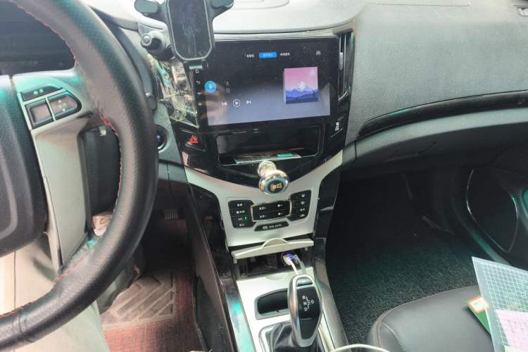 Used BYD e5 2018 450 Smart Connect Enjoyment Version Audio And AC Panel