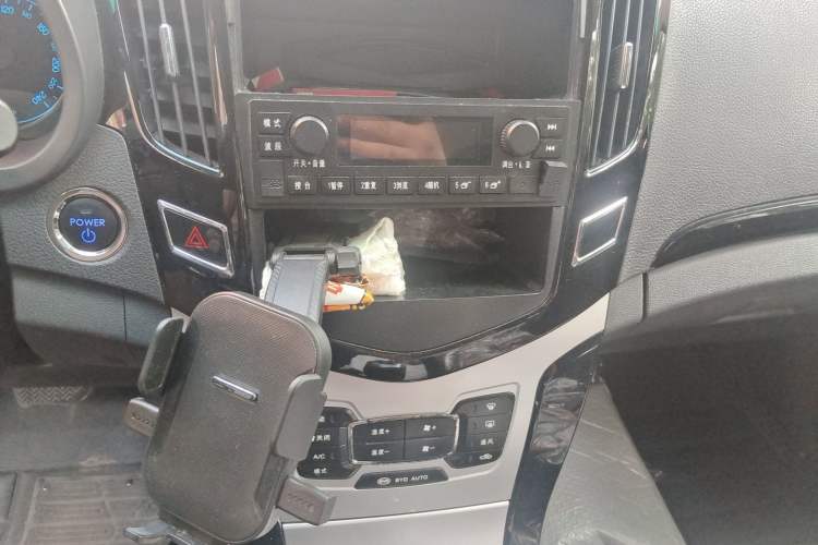Used BYD e5 2018 450 Smart Connect Enjoyment Version Audio And AC Panel