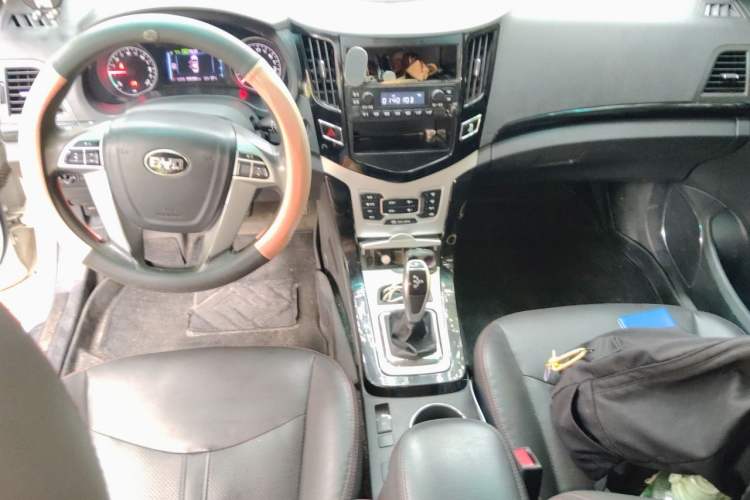 Used BYD e5 2018 450 Smart Connect Enjoyment Version Center Console