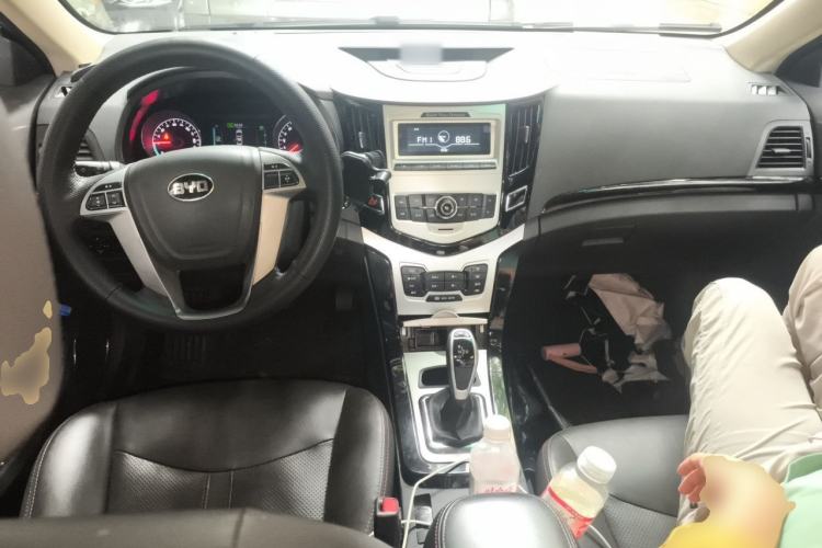 Used BYD e5 2018 Travel Edition Center Console