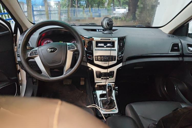 Used BYD e5 2018 450 Smart Connect Enjoyment Version Center Console