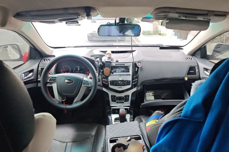 Used BYD e5 2018 Travel Edition Center Console
