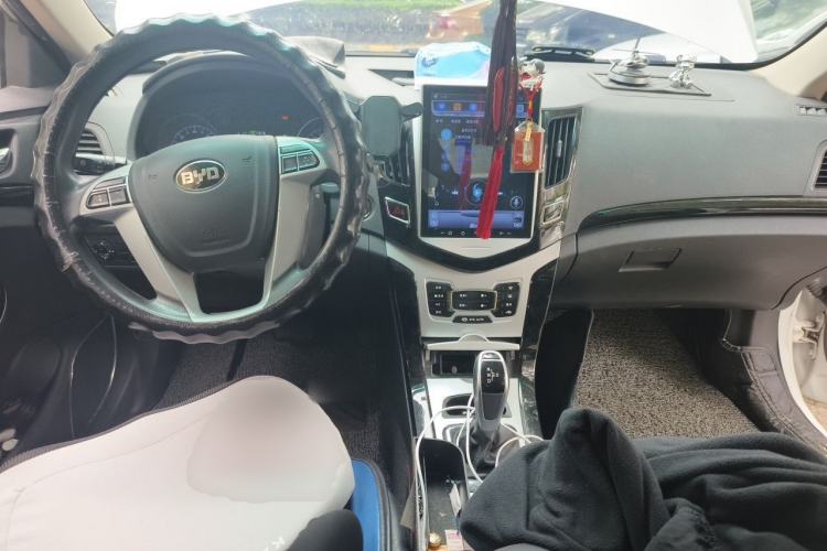 Used BYD e5 2018 450 Smart Connect Enjoyment Version Center Console