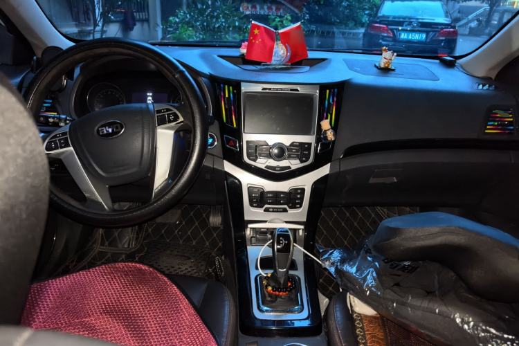 Used BYD e5 2018 450 Smart Connect Enjoyment Version Center Console