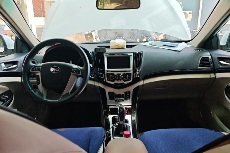 Used BYD e5 2018 450 Smart Connect Enjoyment Version Center Console