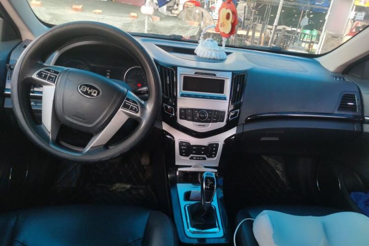 Used BYD e5 2018 Travel Edition Center Console