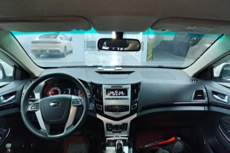 Used BYD e5 2018 Travel Edition Center Console