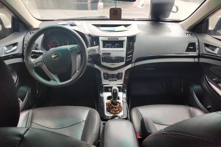 Used BYD e5 2018 Travel Edition Center Console