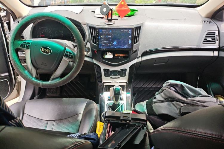 Used BYD e5 2018 Travel Edition Center Console
