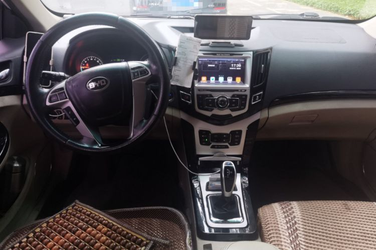 Used BYD e5 2018 450 Smart Connect Deluxe Edition Center Console