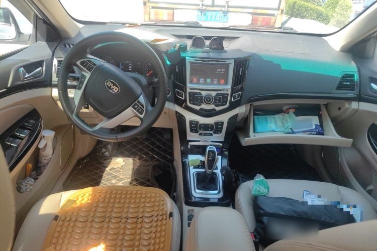 Used BYD e5 2018 450 Smart Connect Enjoyment Version Center Console